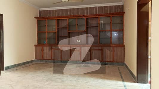 1 Kanal Upper Portion For Rent 3 Bed + Study, Servant Quarter Near Allah Hoo Chowk