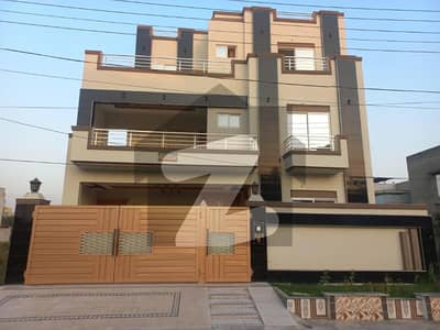 جوبلی ٹاؤن ۔ بلاک بی جوبلی ٹاؤن,لاہور میں 6 کمروں کا 10 مرلہ مکان 3.7 کروڑ میں برائے فروخت۔ جوبلی ٹاؤن ۔ بلاک بی جوبلی ٹاؤن,لاہور میں 6 کمروں کا 10 مرلہ مکان 3.7 کروڑ میں برائے فروخت۔