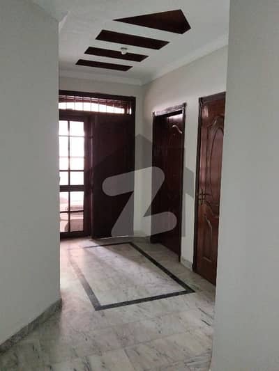 جی ۔ 13 اسلام آباد میں 3 کمروں کا 10 مرلہ زیریں پورشن 1.0 لاکھ میں کرایہ پر دستیاب ہے۔