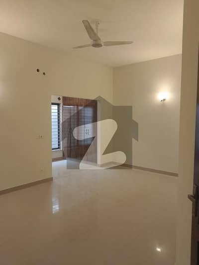 جی ۔ 13 اسلام آباد میں 3 کمروں کا 10 مرلہ زیریں پورشن 1.18 لاکھ میں کرایہ پر دستیاب ہے۔