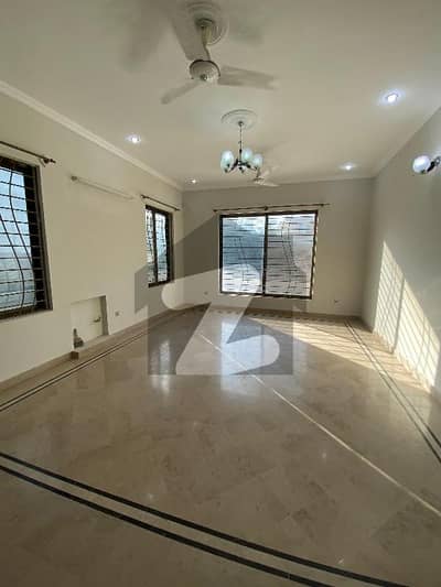 جی ۔ 13 اسلام آباد میں 3 کمروں کا 10 مرلہ زیریں پورشن 1.2 لاکھ میں کرایہ پر دستیاب ہے۔