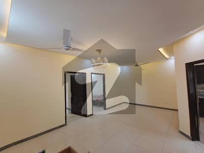 لاھور موٹروے سٹی لاہور میں 2 کمروں کا 10 مرلہ مکان 40.0 ہزار میں کرایہ پر دستیاب ہے۔