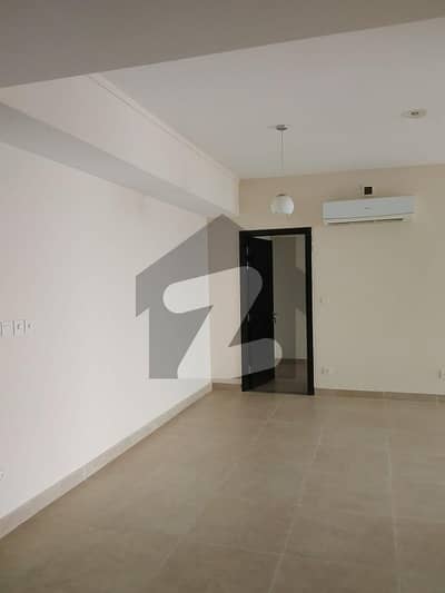 عمار کورل ٹاورز امارکریسنٹ بے,ڈی ایچ اے فیز 8,ڈی ایچ اے ڈیفینس,کراچی میں 2 کمروں کا 8 مرلہ فلیٹ 5.0 کروڑ میں برائے فروخت۔