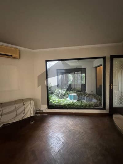 پی اے ایف فالکن کمپلیکس گلبرگ,لاہور میں 4 کمروں کا 1 کنال مکان 3.0 لاکھ میں کرایہ پر دستیاب ہے۔