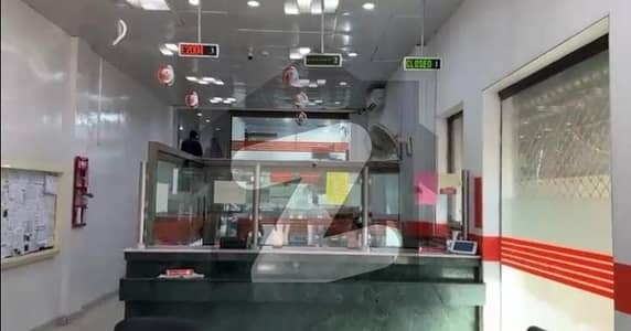 کوئنزروڈ لاہور میں 8 مرلہ عمارت 12.0 کروڑ میں برائے فروخت۔