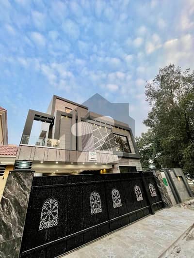 10 Marla Beautiful Modern House In Bahria Town 10 Marla Beautiful Modern House In Bahria Town