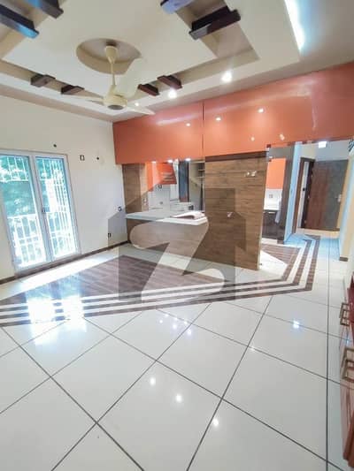 گلشنِ اقبال ٹاؤن کراچی میں 3 کمروں کا 7 مرلہ فلیٹ 2.7 کروڑ میں برائے فروخت۔