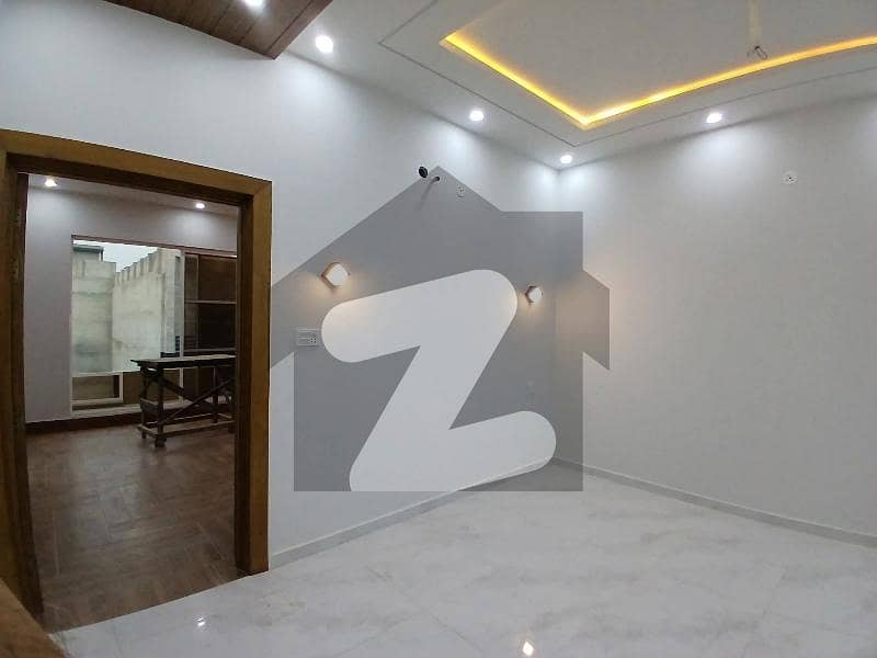 سعید کالونی فیصل آباد میں 4 کمروں کا 5 مرلہ مکان 2.45 کروڑ میں برائے فروخت۔ سعید کالونی فیصل آباد میں 4 کمروں کا 5 مرلہ مکان 2.45 کروڑ میں برائے فروخت۔