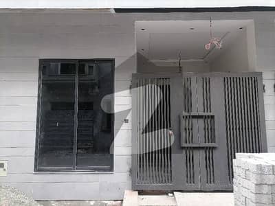 لالہ زار گارڈن لاہور میں 4 کمروں کا 3 مرلہ مکان 1.65 کروڑ میں برائے فروخت۔