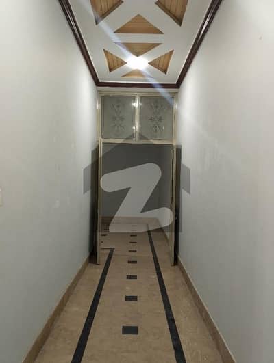 کینال روڈ فیصل آباد میں 2 کمروں کا 10 مرلہ بالائی پورشن 70.0 ہزار میں کرایہ پر دستیاب ہے۔