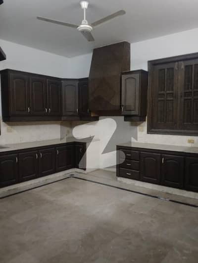 1 Kanal Upper Portion Separate Entrance