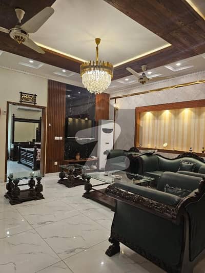 بحریہ ٹاؤن - طلحہ بلاک بحریہ ٹاؤن سیکٹر ای,بحریہ ٹاؤن,لاہور میں 5 کمروں کا 10 مرلہ مکان 3.6 کروڑ میں برائے فروخت۔