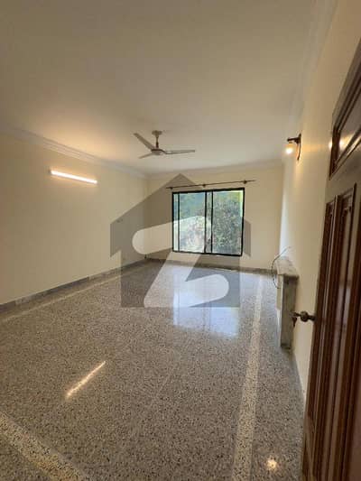 HOUSE FOR RENT SECTOR F 11 SIZE ONE KANAL BEAUTIFUL LOCATION
