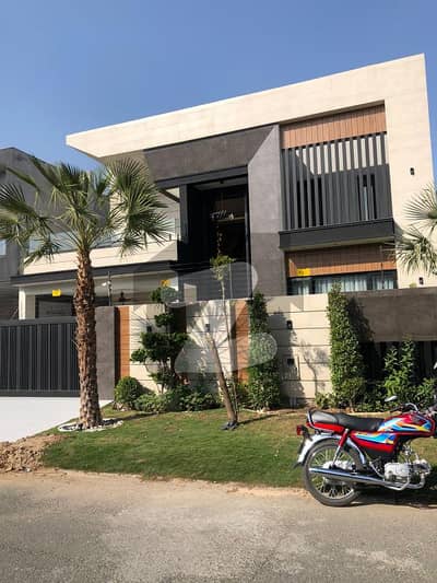 لیک سٹی ۔ سیکٹر ایم ۔ 3 لیک سٹی,رائیونڈ روڈ,لاہور میں 6 کمروں کا 1 کنال مکان 16.0 کروڑ میں برائے فروخت۔