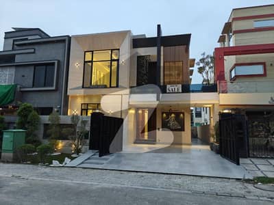 3 Years Installments Plan 10 Marla Brand New House For Sale In Park View City