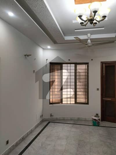 جی ۔ 13 اسلام آباد میں 9 کمروں کا 14 مرلہ مکان 9.5 کروڑ میں برائے فروخت۔