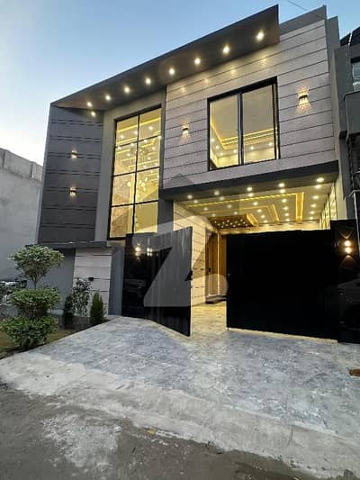 ایڈن ویلی فیصل آباد میں 3 کمروں کا 5 مرلہ مکان 2.7 کروڑ میں برائے فروخت۔