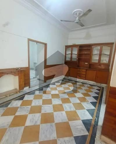 جی ۔ 11 اسلام آباد میں 3 کمروں کا 8 مرلہ بالائی پورشن 90.0 ہزار میں کرایہ پر دستیاب ہے۔