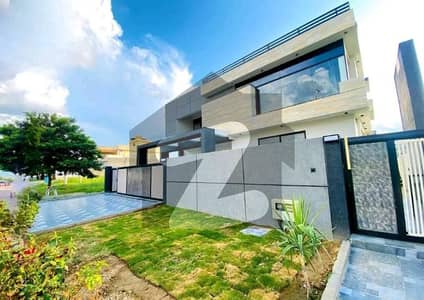 ایم پی سی ایچ ایس - بلاک بی ایم پی سی ایچ ایس ۔ ملٹی گارڈنز,بی ۔ 17,اسلام آباد میں 6 کمروں کا 1 کنال مکان 9.0 کروڑ میں برائے فروخت۔