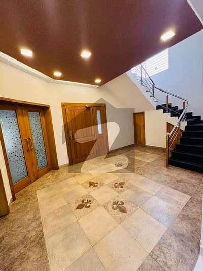 ڈی ایچ اے فیز 6 ڈیفنس (ڈی ایچ اے),لاہور میں 5 کمروں کا 1 کنال مکان 8.8 کروڑ میں برائے فروخت۔