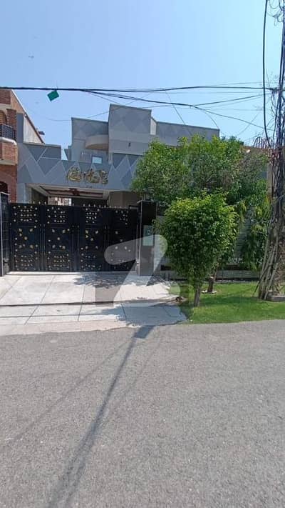 10MARLA BEAUTIFUL HOUSE FOR SALE IN DHA PHASE 8 10MARLA BEAUTIFUL HOUSE FOR SALE IN DHA PHASE 8