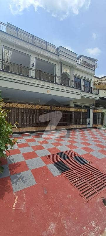 جی ۔ 13 اسلام آباد میں 7 کمروں کا 1 کنال مکان 16.5 کروڑ میں برائے فروخت۔