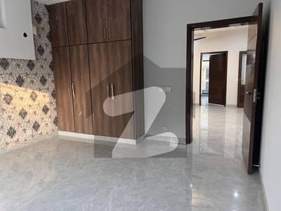 7 Mrla upper portion for rent 7 Mrla upper portion for rent