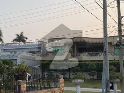 غازی آفیسرز کالونی سیالکوٹ میں 6 کمروں کا 1 کنال مکان 16.0 کروڑ میں برائے فروخت۔