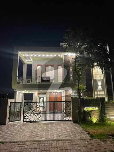 بحریہ گرینز۔ اوورسیز انکلیو بحریہ ٹاؤن فیز 8,بحریہ ٹاؤن راولپنڈی,راولپنڈی میں 5 کمروں کا 11 مرلہ مکان 5.1 کروڑ میں برائے فروخت۔