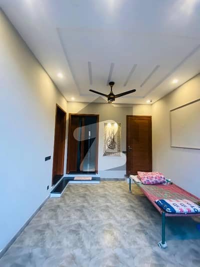 لیک سٹی میڈوز لاہور میں 5 کمروں کا 7 مرلہ مکان 3.4 کروڑ میں برائے فروخت۔