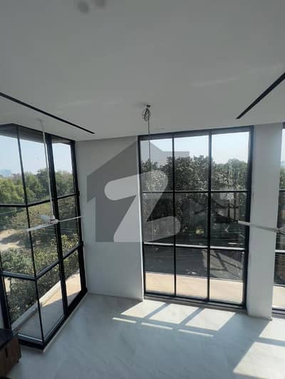 گلبرگ لاہور میں 2 کمروں کا 4 مرلہ فلیٹ 2.7 کروڑ میں برائے فروخت۔