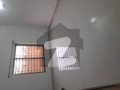 نیشنل پولیس فاؤنڈیشن او ۔ 9 اسلام آباد میں 6 کمروں کا 1 کنال مکان 2.2 لاکھ میں کرایہ پر دستیاب ہے۔