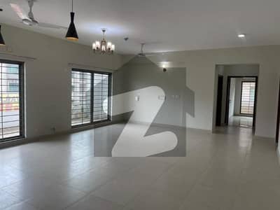 عسکری 11 ۔ سیکٹر بی عسکری 11,عسکری,لاہور میں 3 کمروں کا 10 مرلہ فلیٹ 1.3 لاکھ میں کرایہ پر دستیاب ہے۔