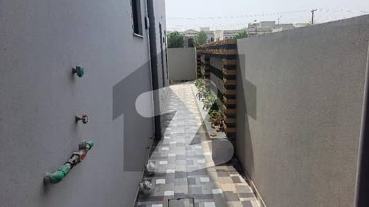 FACING PARK 10 MARLA HOUSE FOR SALE