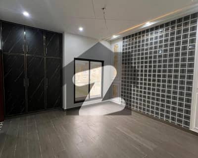 گرین ویلی سمندری روڈ,فیصل آباد میں 5 کمروں کا 5 مرلہ مکان 2.3 کروڑ میں برائے فروخت۔