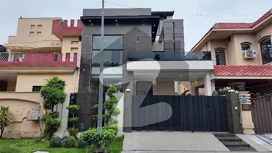 ڈی ایچ اے فیز 8 سابقہ ایئر ایوینیو ڈی ایچ اے فیز 8,ڈی ایچ اے ڈیفینس,لاہور میں 4 کمروں کا 10 مرلہ مکان 5.25 کروڑ میں برائے فروخت۔ ڈی ایچ اے فیز 8 سابقہ ایئر ایوینیو ڈی ایچ اے فیز 8,ڈی ایچ اے ڈیفینس,لاہور میں 4 کمروں کا 10 مرلہ مکان 5.25 کروڑ میں برائے فروخت۔