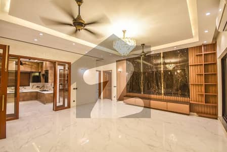 ڈی ایچ اے فیز 6 ڈیفنس (ڈی ایچ اے),لاہور میں 5 کمروں کا 1 کنال مکان 3.5 لاکھ میں کرایہ پر دستیاب ہے۔