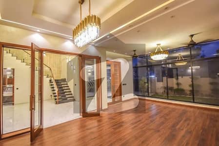 ڈی ایچ اے فیز 6 ڈیفنس (ڈی ایچ اے),لاہور میں 5 کمروں کا 1 کنال مکان 3.3 لاکھ میں کرایہ پر دستیاب ہے۔