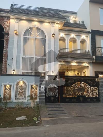 BRAND NEW 5.5 MARLA HOUSE IS AVAILABLE FOR SALE. . . . . . BRAND NEW 5.5 MARLA HOUSE IS AVAILABLE FOR SALE. . . . . .