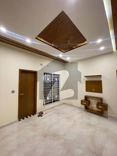 Prime Location House Of 10 Marla In Park View City Is Available