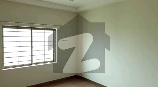 عسکری 10 - سیکٹر ایس عسکری 10,عسکری,لاہور میں 4 کمروں کا 13 مرلہ فلیٹ 1.6 لاکھ میں کرایہ پر دستیاب ہے۔