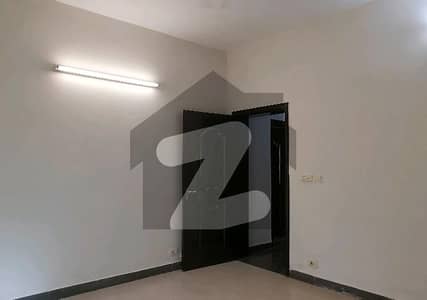 عسکری 11 عسکری,لاہور میں 3 کمروں کا 10 مرلہ مکان 4.3 کروڑ میں برائے فروخت۔