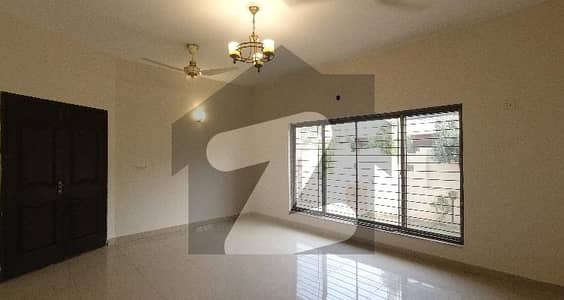 House In Askari 10 - Sector S Sized 15 Marla Is Available