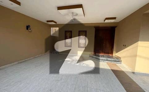 ٹیک ٹاؤن (ٹی این ٹی کالونی) ستیانہ روڈ,فیصل آباد میں 1 کنال مکان 4.85 کروڑ میں برائے فروخت۔