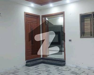 ستارہ گولڈ سٹی ستیانہ روڈ,فیصل آباد میں 4 کمروں کا 5 مرلہ مکان 1.75 کروڑ میں برائے فروخت۔