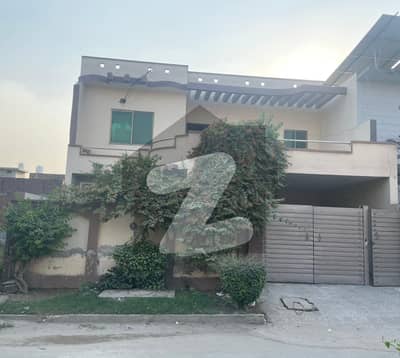 النور گارڈن فیصل آباد میں 6 کمروں کا 12 مرلہ مکان 3.75 کروڑ میں برائے فروخت۔