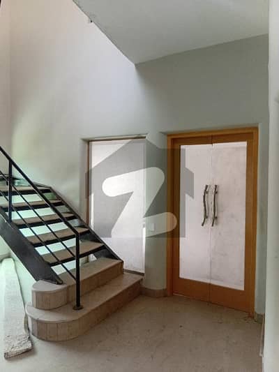 گلبرگ لاہور میں 7 کمروں کا 2 کنال مکان 6.0 لاکھ میں کرایہ پر دستیاب ہے۔