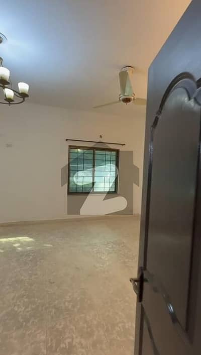 عسکری 11 ۔ سیکٹر بی عسکری 11,عسکری,لاہور میں 3 کمروں کا 10 مرلہ فلیٹ 2.65 کروڑ میں برائے فروخت۔