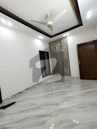 طارق گارڈنز لاہور میں 3 کمروں کا 10 مرلہ بالائی پورشن 65.0 ہزار میں کرایہ پر دستیاب ہے۔