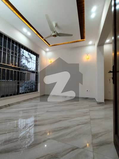 10 Marla Upper Portion Available For Rent In Tariq Garden